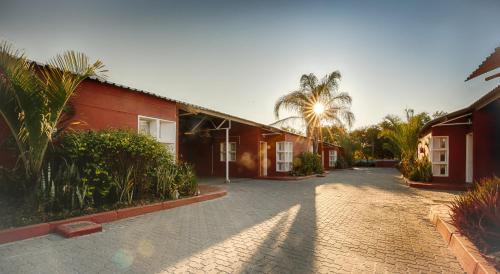 Maun Hotel | Mokoro Lodge