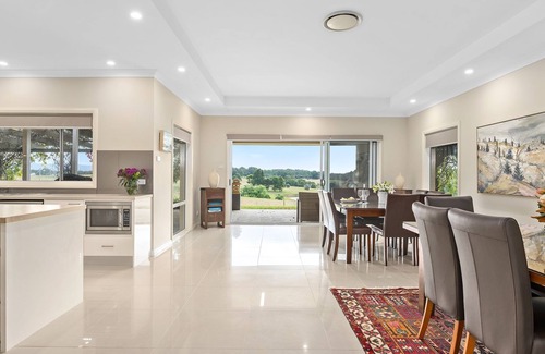 Keinbah Casa | Mole Hill Farmhouse - Perfect Large Families Getaways