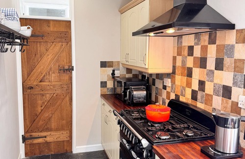 Wadebridge Cabaña | Molesworth: Your Cornish Hideaway. Central location with free private parking