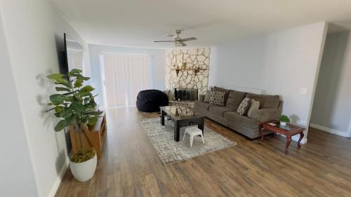 Torrey Pines Ranch Casa | Molino 3 bedroom 2 bath with pool