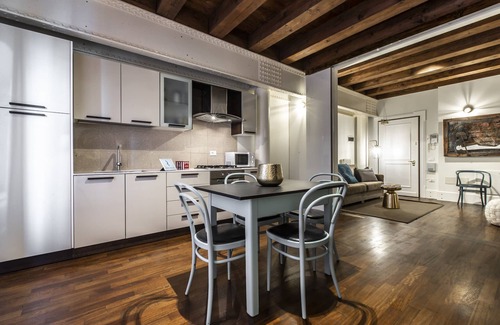 Molina Apartamento | Molino Stucky Apartment Wi-Fi R&R