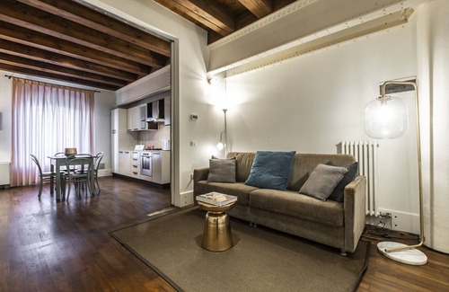 Molina Apartamento | Molino Stucky Apartment Wi-Fi R&R