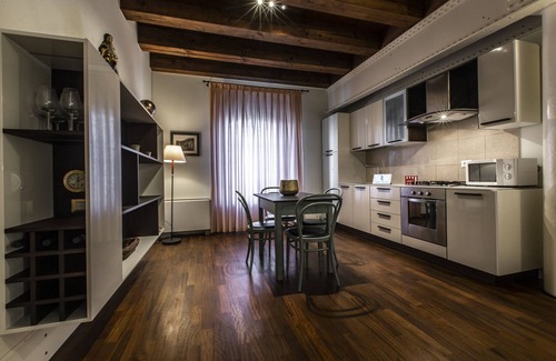 Molina Apartamento | Molino Stucky Apartment Wi-Fi R&R