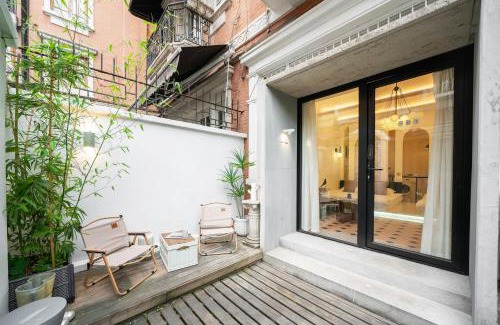 Jing'an Apartamento | Molly B&B-Jing'an Temple near the subway private yard Townhouse garden villa