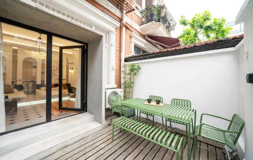 Jing'an Apartamento | Molly B&B-Jing'an Temple near the subway private yard Townhouse garden villa