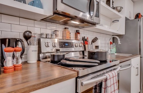 Jasper Place Apartamento | Molly - Perfectly located, 5 Min to W Edm Mall!