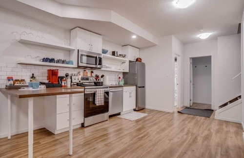 Jasper Place Apartamento | Molly - Perfectly located, 5 Min to W Edm Mall!