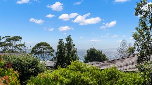 Narrawallee Casa | Mollymook Breeze - lovely 4 BR home with beach views