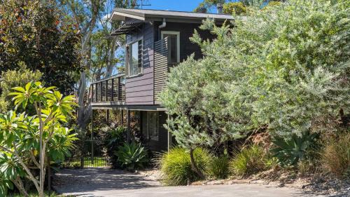 Narrawallee Casa | Mollymook Breeze - lovely 4 BR home with beach views