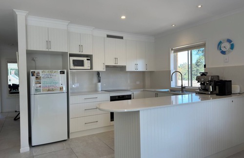 Mollymook Beach Apartamento | Mollymook Sands - Unidad 14. Ropa de cama incluida. A pie de cafeterías, tiendas y playa.