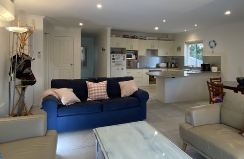 Mollymook Beach Apartamento | Mollymook Sands - Unidad 14. Ropa de cama incluida. A pie de cafeterías, tiendas y playa.