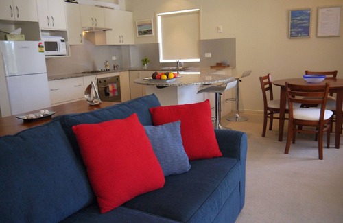 Mollymook Beach Apartamento | Mollymook Sands - Unidad 14. Ropa de cama incluida. A pie de cafeterías, tiendas y playa.