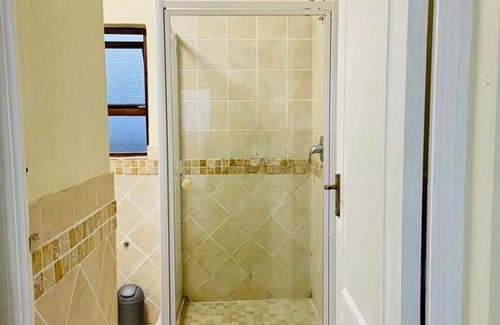 Port Edward Apartamento | Mom & Ibe Guest Inn