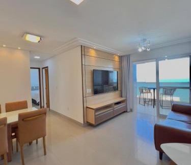 Praia do Morro Apartamento | Momentos inesquecíveis em um novo e moderno apto na Praia do Morro, com deslumbrante vista mar, a uma quadra da praia, redes de proteção, quartos com ar condicionado, roupas de cama e banho, TV 65, internet, prédio com piscina, portaria 24 horas e 2 vagas