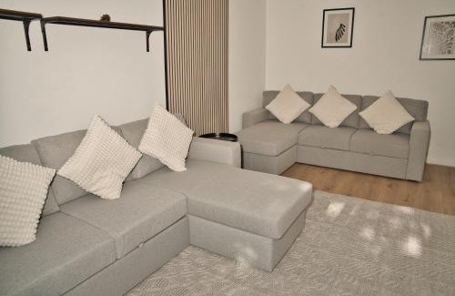 Swiss Cottage Apartamento | Moments Made Here, Cosy 4-Bed Swiss Cottage, Perfect for 10, Free WiFi