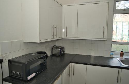 Swiss Cottage Apartamento | Moments Made Here, Spacious Swiss Cottage with 4 Bedrooms, Sleeps 10, Free WiFi