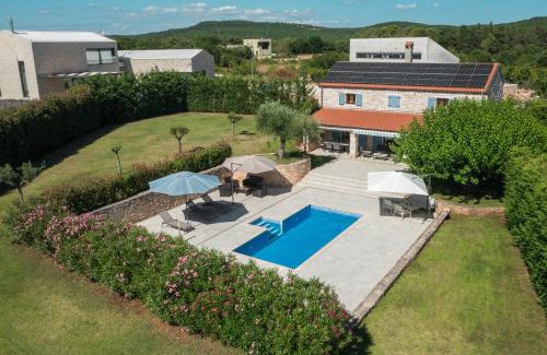 Bale Villa | Mon Perin Castrum - House of Nice Memories