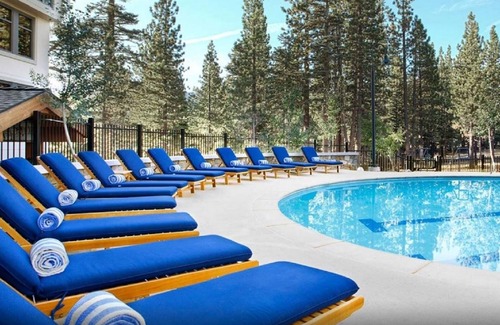 Mammoth Lakes Condominio | Village Lodge Monache Deluxe 1BR Condo w / LR, cocina, patio, el mejor hotel ...