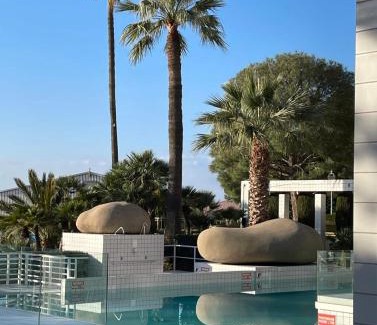Fontvieille Apartamento | Monaco, Fontvieille, elegant & quiet renovated apartment, with terrace & pool, 15min walk to Port Hercule