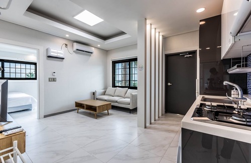 Songsan-dong Casa | Monaco Pool Pension
