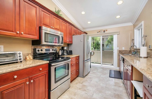 Monarch Beach Condominio | Monarch Beach Condo en Ritz Pointe - Techos abovedados - Aire acondicionado! A pie de Salt Creek Beach!