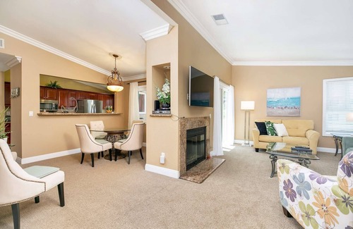 Monarch Beach Condominio | Monarch Beach Condo en Ritz Pointe - Techos abovedados - Aire acondicionado! A pie de Salt Creek Beach!
