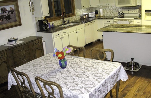 Emigrant Casa | Monarch Garden Inn Penthouse Apto 180 ° Vista Mnt, AC, Wi-Fi, Jacuzzi, Yellowstone