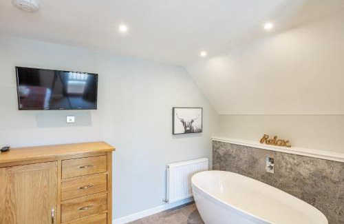 East Lewiston Casa | Monarch Lodge 14 with Hot Tub