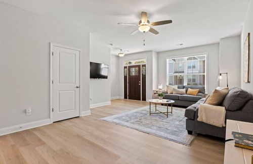 Taylors Casa | Monarch Meadow - 15 min to Downtown Greenville!