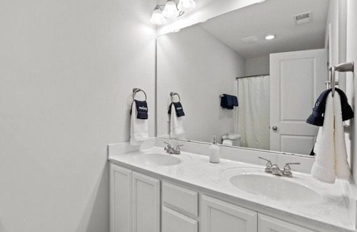 Taylors Casa | Monarch Meadow - 15 min to Downtown Greenville!