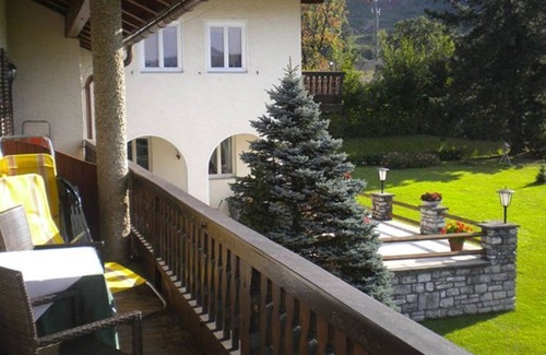 Tiefgraben Apartamento | Mondseeblick - Balcón - casa de huéspedes CONSTRUCTOR (Fam. PARADA INGER)