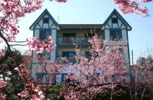 Ren'ai Cama Y Desayuno | Mone Garden Resort
