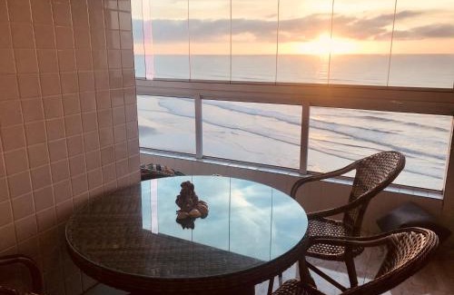 Mongagua Apartamento | Mongaguá com vista para o Mar pé na areia