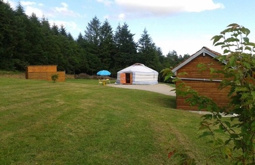 Magnien Cabaña | Mongolian yurt, on the edge of a forest and a hiking trail