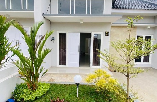 Sidomulyo Casa | Monica's Villa Sultan Junrejo Batu