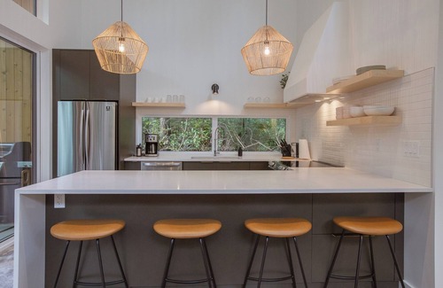 Tofino Casa | Moniker Beach House close to beaches + shops