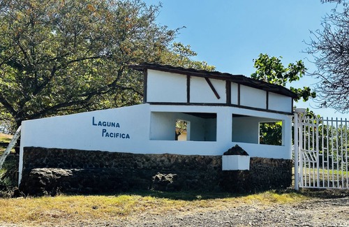 Cerro Plano Cabina | Monkey Cabins near Beach with Mountain Views and Heart Shaped dipping pool