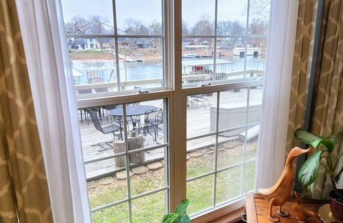 Afton Casa | Monkey Island, Afton, OK Grand Lake, Water Front, Boat Slip, No stairs, Pets Ok