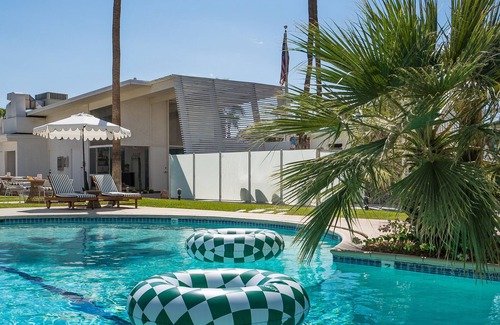 Racquet Club South Villa | Monkey Tree Hotel 15 by Avantstay Stylish Hotel in Palm Springs w/ Communal Pool!