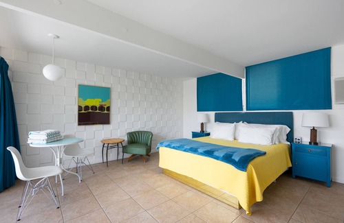 Desert Park Estates Hotel | Monkey Tree Hotel 7 by AvantStay | Stylish Hotel in Palm Springs w/ Pool!