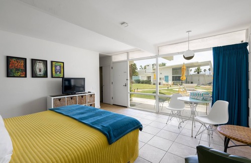 Desert Park Estates Hotel | Monkey Tree Hotel 7 by AvantStay | Stylish Hotel in Palm Springs w/ Pool!