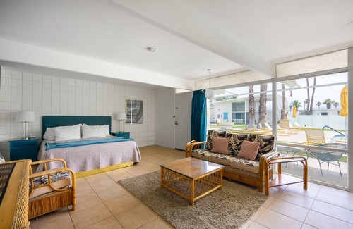 Desert Park Estates Hotel | Monkey Tree Hotel 8 by AvantStay | Stylish Hotel in Palm Springs w/ Pool!