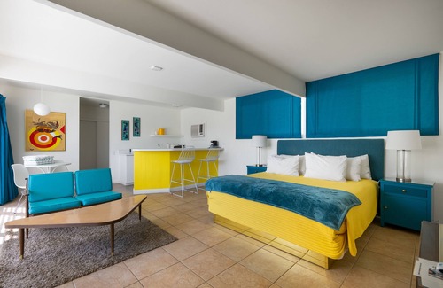 Desert Park Estates Hotel | Monkey Tree Hotel 11 by AvantStay | Stylish Hotel in Palm Springs w/ Pool!