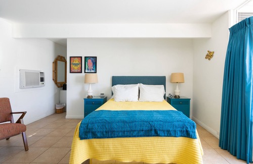 Desert Park Estates Hotel | Monkey Tree Hotel 12 by AvantStay | Stylish Hotel in Palm Springs w/ Pool!