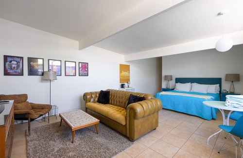 Desert Park Estates Hotel | Monkey Tree Hotel 16 by AvantStay | Stylish Hotel in Palm Springs w/ Pool!