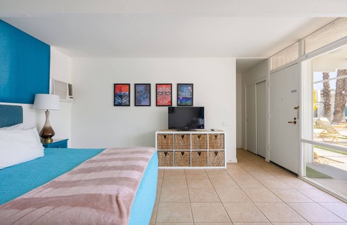 Desert Park Estates Hotel | Monkey Tree Hotel 9 by AvantStay | Stylish Hotel in Palm Springs w/ Pool!