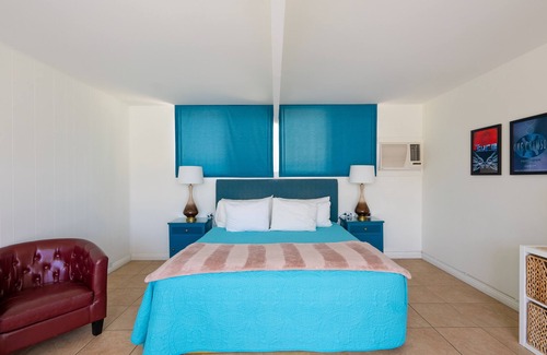Desert Park Estates Hotel | Monkey Tree Hotel 9 by AvantStay | Stylish Hotel in Palm Springs w/ Pool!