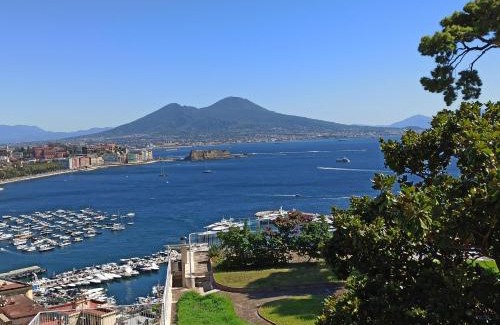 Naples Apartamento | MONOCAMERA con TERRAZZOgiardino -STUDETTE -zona Panoramica POSILLIPO