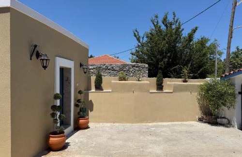Zia Casa | Monolithos House