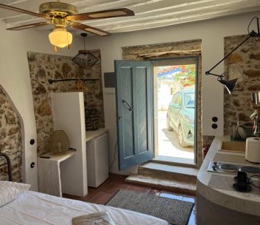 Zia Casa | Monolithos House